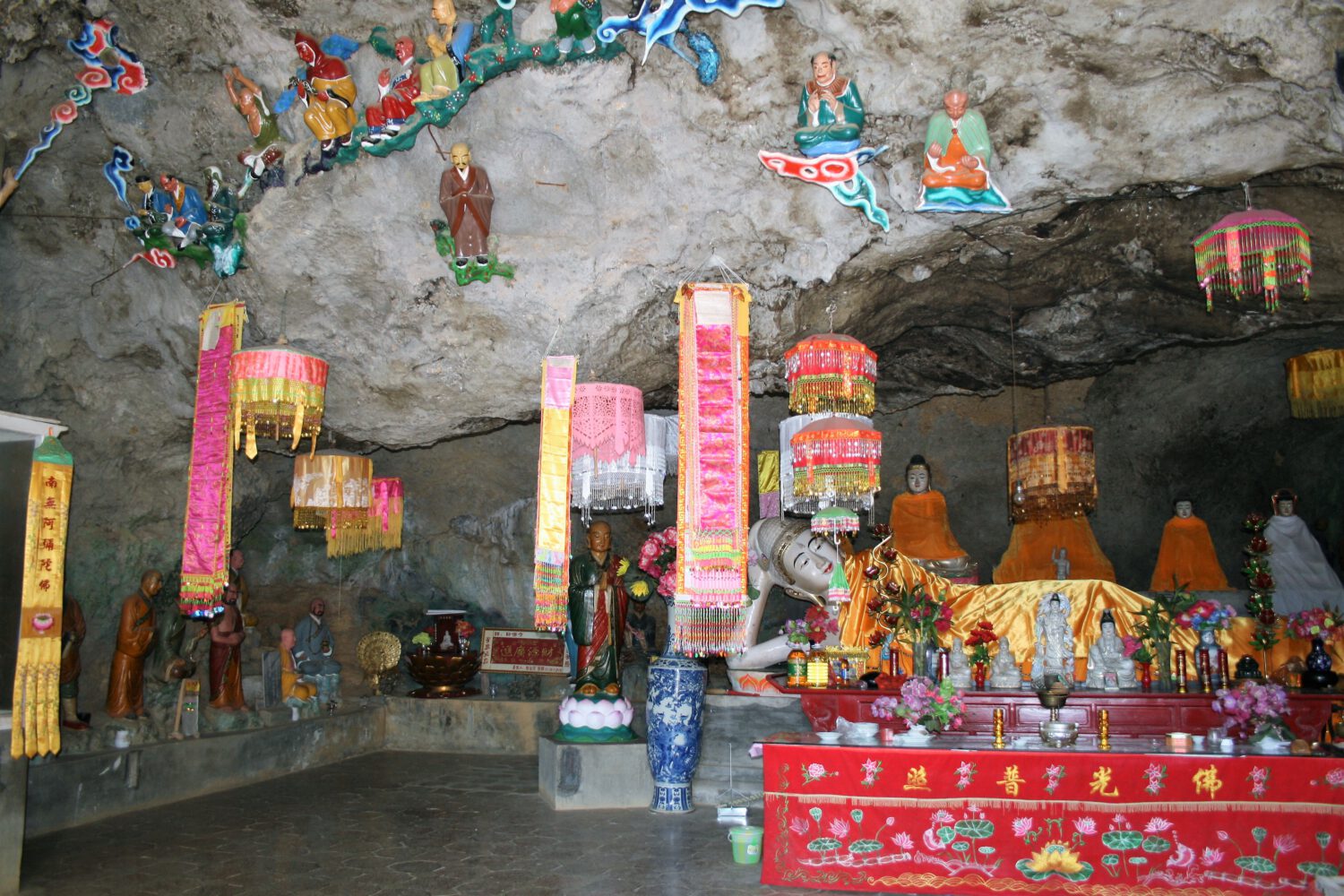 The Grand Yunnan Tour China Baoshan Wo Fo Si Temple tour